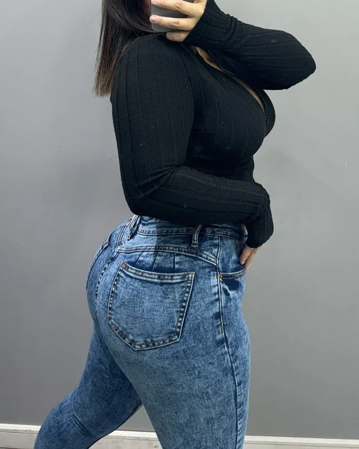 Bauchweg- und Po-Lift-Jeans